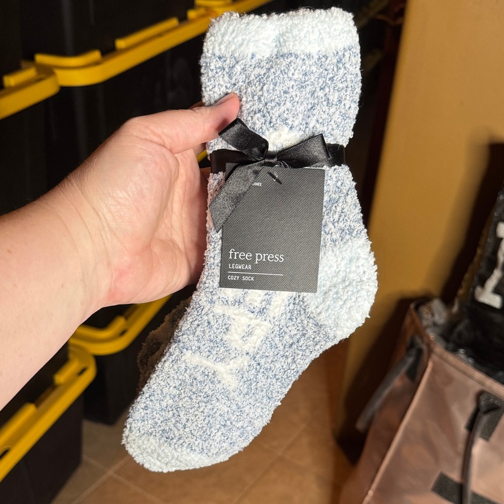NWT Free Press Cozy Socks Blue Heather Sleepy Soft Textured 2-Pack Size 9–11